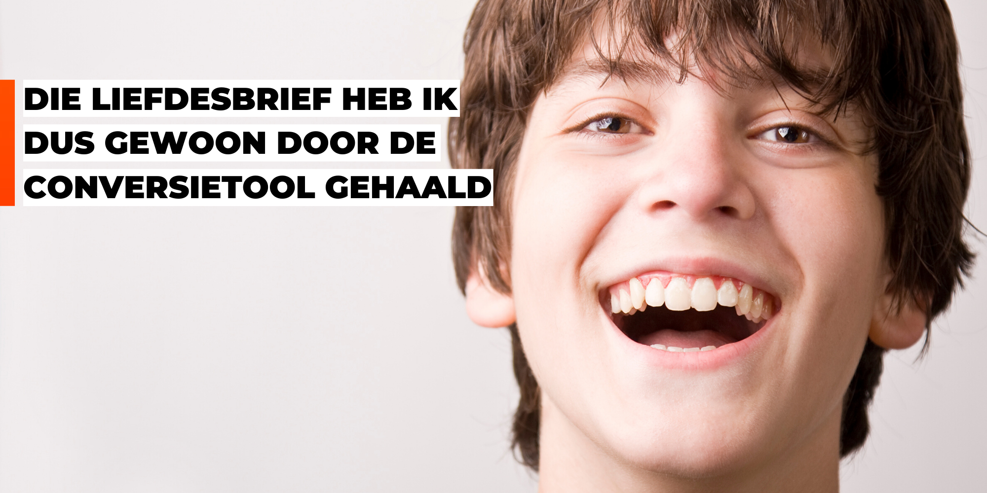 Breedlachende jongen. Quote: die liefdesbrief heb ik gewoon door de conversietool gehaald