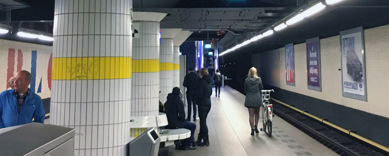 ondergronds metrostation in Amsterdam