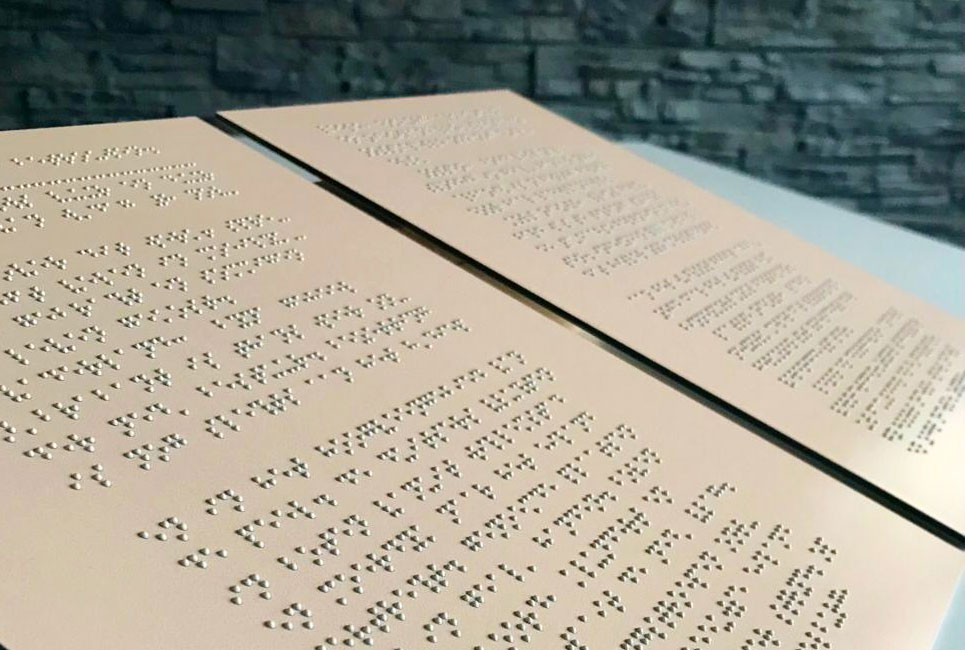 Replica van de verzetskrant in braille