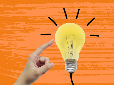 Vinger tikt een brandend lampje aan