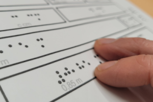 Hand leest voelbare tekening wiskunde