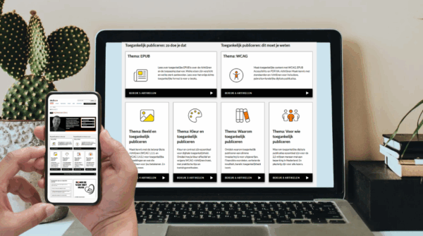 beeldscherm en hand met mobiel met daarop enkele thema's van de kennisbank toegankelijk publiceren