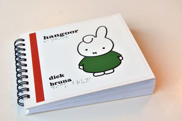 voelbaar nijntje-boek met titel Hangoor