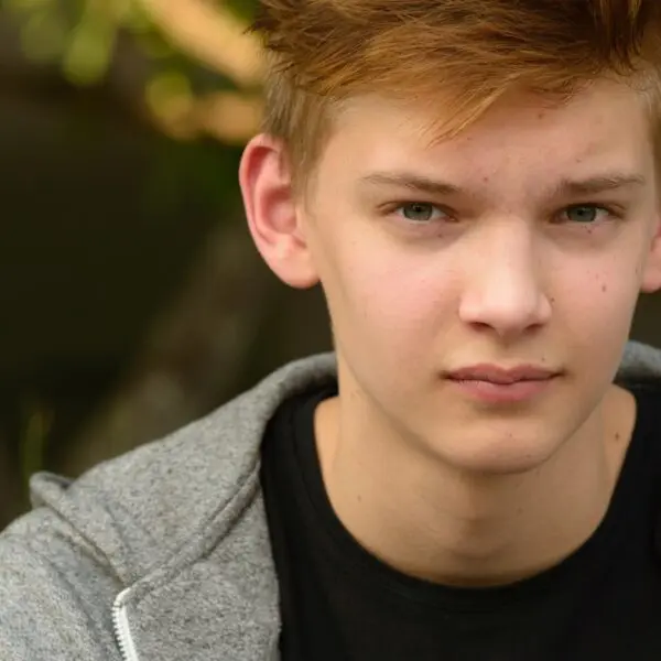 Portret tiener Pim met tekst Succesvol studeren met dyslexie