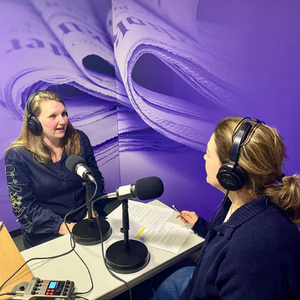 Kirsten de Haan (l) in gesprek met Britta van Gendt